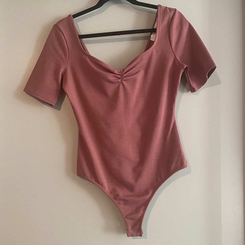 ASTR the Label M Medium bodysuit in mauve Romantic